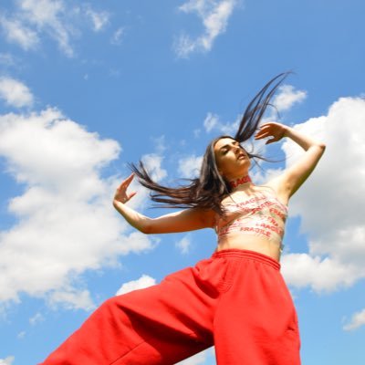 EllaBeeSandor's profile picture. Ella Bee. Singer/Songwriter. Youtube: https://t.co/rjtM5zDilS