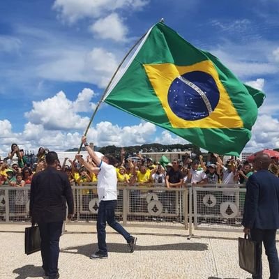 BetaoBolsonaro1's profile picture. Bolsonaro 100% e de olho fechado!!! PT suma da minha frente