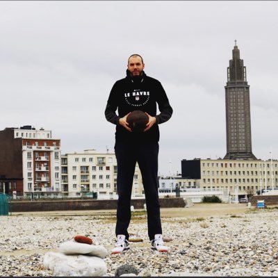 basketteur pro / grand amateur du 7ème art Instagram : legrandloubard49