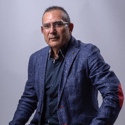 Un hilo para leer, reflexionar y compartir en cualquier época del año. Autor de #SenderosParaAmar #LaVidaSegúnPipa #microcuento #GentequeLee