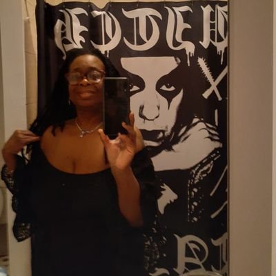 Just your normal sweet ex-Buckeye girl that loves Dave Hill, Valley Lodge, Witch Taint, Psychostick,comedy, music, horror movies, ethnic food & smart dudes.
