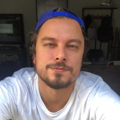 dentista,empreendedor social , palestrante e Tedx speaker. Tenha um bom advogado caso seja cheio de opinião por aqui✍🏼