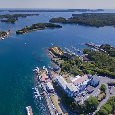 賢島の宿みち潮へようこそ。伊勢志摩国立公園、美しい自然に囲まれた賢島の高台より、遥かにひろがる英虞湾をのぞむ絶景オーシャンビューを。季節を楽しむ満潮会席をゆっくりとお部屋食でお楽しみ下さい。