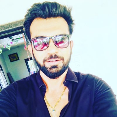 harshil41love's profile picture. Acts like summer & walks like rain