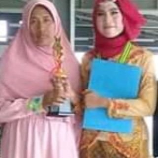umur saya 21 thn, saya bekerja sebagai pendidik dan mahasiswa STAI Alkarimiyah jurusan PAI