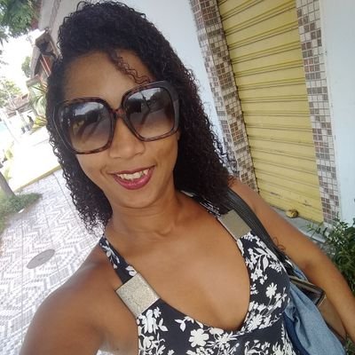 viver e não ter a vergonha de ser feliz...
