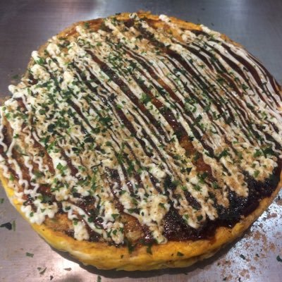 オリムピアからSakuraへ。 新梅田食道街で55年以上お好み焼き屋をしております！お客様の美味しいの一言が何より嬉しい！