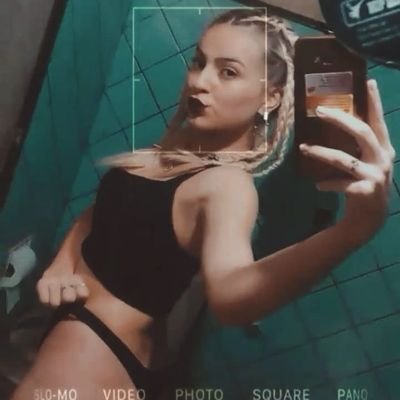 Burbuja//Amor por la musica//Tauro.
no trates de adivinarme,no soy una bola de cristal🤟