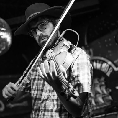 Violinist/fiddler, composer from Calgary AB (Mohkinstsis). Mostly retweet political stuff...