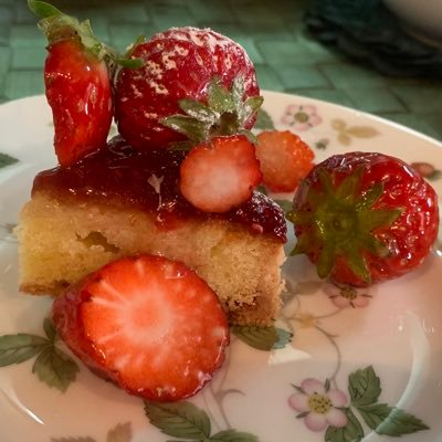 T09gl's profile picture. ずっとユノの虜。東方神起が好き。色鉛筆画を描いています。紅茶、珈琲、ワインが好き。仲良くして頂けると嬉しいです。