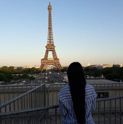 loresrivera's profile picture. 