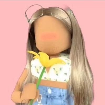 thelittleroyale's profile picture. Tysm for 46!! 💖✨🍓