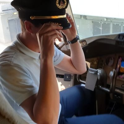 SimSimpro's profile picture. NC🇳🇨 FR🇲🇫 
🛩gang 
ex-@altiwebradio