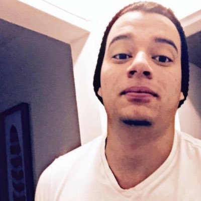 JohnSolartee's profile picture. Nunca te rindas, a veces la última llave es la que abre la puerta. #Faith