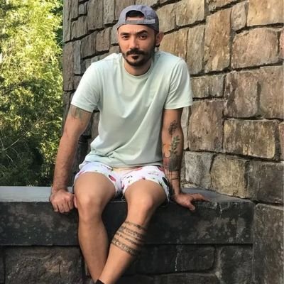 JecksonAmos's profile picture. -Um preconceito? -Contra crente!