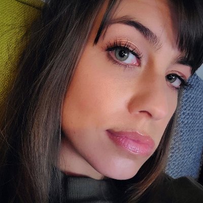 sierrasegraves's profile picture. 