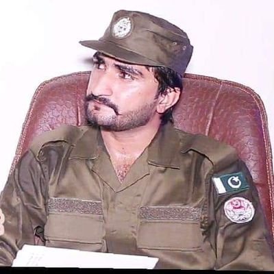 ShaamiRajpoot3's profile picture. ابھی کچھ اور_____پڑھ لو مجھے
میں نے اگلے اوراق میں مر جانا ہے