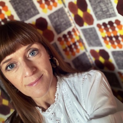 roxywigs's profile picture. Lover of things old, colourful and a tad tired ... fringe owner & vintage seller. Find me and my finds on Instagram these days : @roxywigs