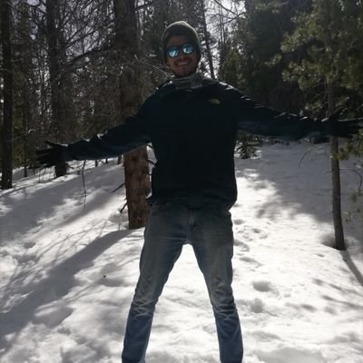Ingeniero en construcción sostenible.
Escorpio.
Apasionado por la buena música, los libros y las conversaciones interesantes.
Amante de las utopías.