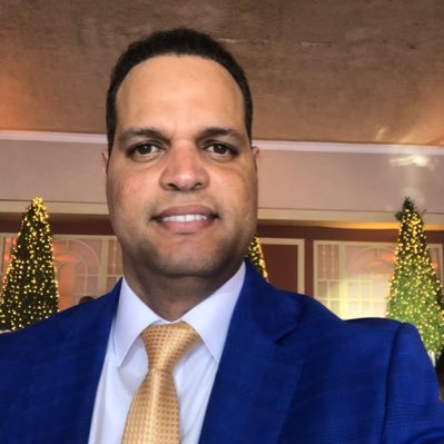 padre de familia, católicos, militar, maestría en planificación de gestión estratégica, licenciado en contaduría pública, instructor en escuela militar.