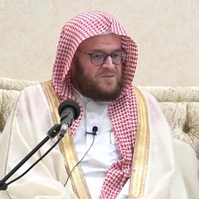 أستاذ السنة النبوية وعلومها، بجامعة الإمام محمد بن سعود الإسلامية، ومحبٌ للعلم وأهله، وللسياحة، والتعارف على إخوانه، ولي عناية بالأصول التربوية والصحية.