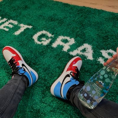 sneakmtl's profile picture. 