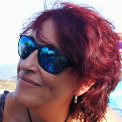 Maestra de Primaria y Experta en Intervenión Comunitaria y Bienestar Social. Feminista y Socialista.