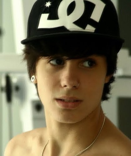 Segue que te seduzo #RAWRR . @RaissaPortilla @ShinaiderVic @AnneGeovanas2 invadindo aqui,te amamos dms Gui dlç , çç