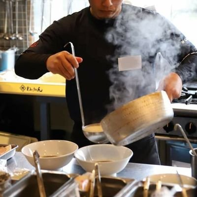 ラーメンを知りたく ラーメン学校なる所の卒業生     🍜   

ラーメン好きの空手と柔道有段者