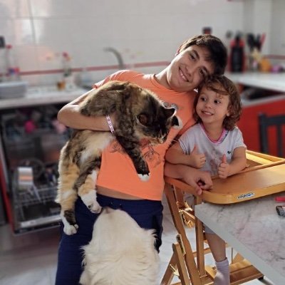 caneegatto5's profile picture. la vita di una famiglia normale per la prima volta resa pubblica