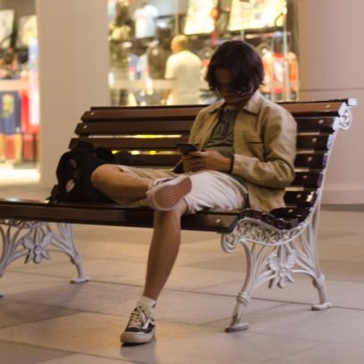 ___xnknxwn___'s profile picture. Just a wrapping paper, just throw me away