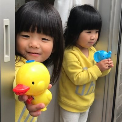 現在YouTubeゆずあず双子チャンネルを行っております！ 双子パパの動画を是非見てみてください！ 短い動画に癒しを詰め込んでます！ 双子育児動画を中心にアップしていきますので、是非、チャンネル登録お願いします！ https://t.co/06vrlnBCH2