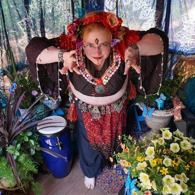 RoundShapeApril's profile picture. Belly-dancing librarian with a zest for life, cooking, reading and learning.