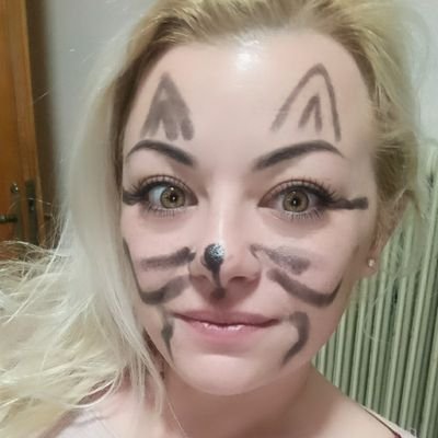 Maria_salonique's profile picture. όλα ή τίποτα...
μέτριο δεν πίνω ούτε τον καφέ μου...