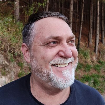 Radialista, empresário e ex-jogador de futebol.