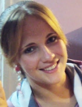 divertida e animada, qe traz animação onde passa, qe ama seus amigos, sua família, qe sempre leva um sorriso no rosto e qe sabe como aproveitar beem a vida (ý