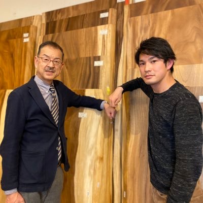 Forbes JAPAN SMALL GIANTS AWARD「April Dream特別賞」受賞(2023) ｜材木屋カテゴリートップYouTuber｜日本一ヘンタイ材木屋｜創業100年超の老舗材木屋：岡崎製材(株)｜【日本一】木材保有量｜保有する世界中の銘木は150樹種・5万点超！｜おやじ：稲門会、せがれ：三田会