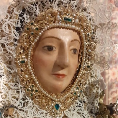 Hdad. Ntra. Sra. Consolación Patrona y Alcaldesa de Utrera, Madre de la Iglesia y adoptiva del Arahal, Copatrona de Los Molares e Intercesora Universal.