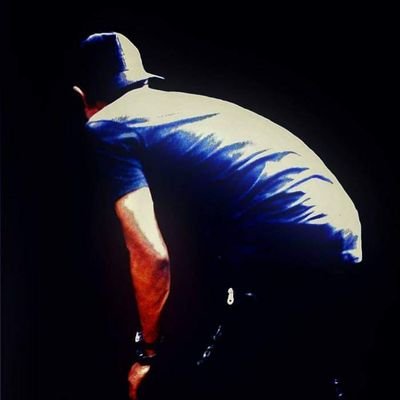 zhibung's profile picture. nggak usah muluk-muluk🚬☕