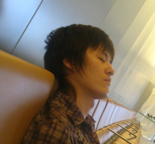 ckm3_ML's profile picture. 일상의 권력관계에 관심이 있습니다.