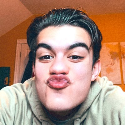 15 yrs | Mainer | Trump 2020🇺🇸 | Fav YouTuber KSI Insta-mattxconley ⚽️🏈🥍