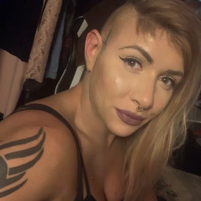 bitisbabe92's profile picture. real girl,  real dominant,  really Into reptiles and fitness, BDSM community 12+ years, biological scientist 8+ years