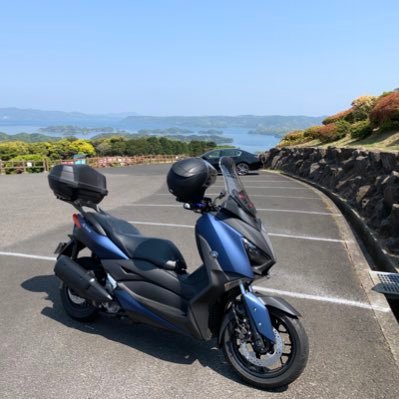 暇さえあればバイクに乗っています。最近は九州の道の駅スタンプラリーを自分一人でやっています。もう佐賀、長崎、福岡、大分、熊本、沖縄はほぼ制覇しました。バイクはヤマハのxmax250です。