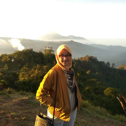 ditaayup's profile picture. Sharp glance and a little smile that doesn't mean antagonist New @hellodithz ;)