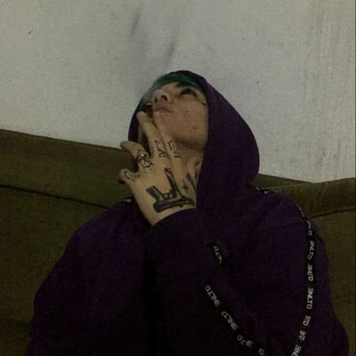 Crackera8's profile picture. somos personas totalmente destruidas 🌼