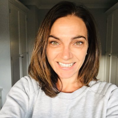 Graphic designer during the day, reluctant runner at the weekend. Loves to spend time with family and friends at any time.