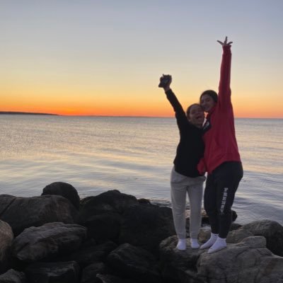 zoelatina24's profile picture. echs ‘23 | shu wsoc ‘27 |