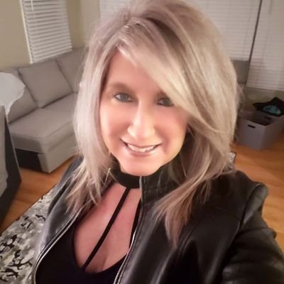 Full of energy and excitement..always learning, connoisseur of mexican food, vodka specialist and all around talented advertising and marketing professional!