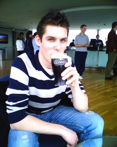 neilo's profile picture. Tall person, loves science and video games