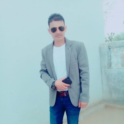 'हिम्मत को परखने की गुस्ताखी न करना,पहले भी कई तूफनों का रूख मोड़ चुका हूं ...one man army